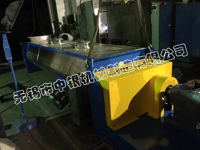 無錫中銀1500L的犁刀雙軸槳葉式混合機連夜成功發往山東